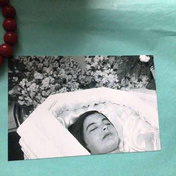 1950’s Post Mortem Girl in Casket Close up Photo Serene Peaceful Post Mortem - Picture 5 of 7